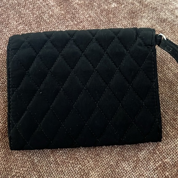 Vera Bradley Your Turn Lock Black Quilted Wristlet Wallet - Picture 2 of 7